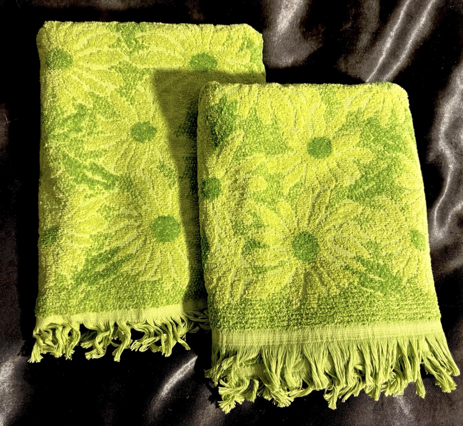 VTG Set of 2 Cannon Lime Green Daisy Floral Sculptured Cotton bath Towel Fringe