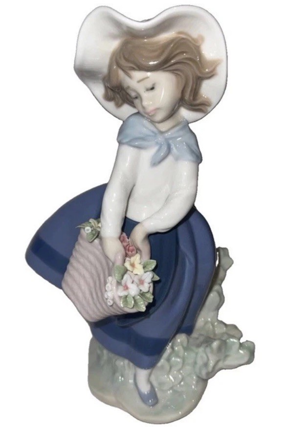 Fun Lladro  Pretty Pickings Girl With Basket of Flowers 7\