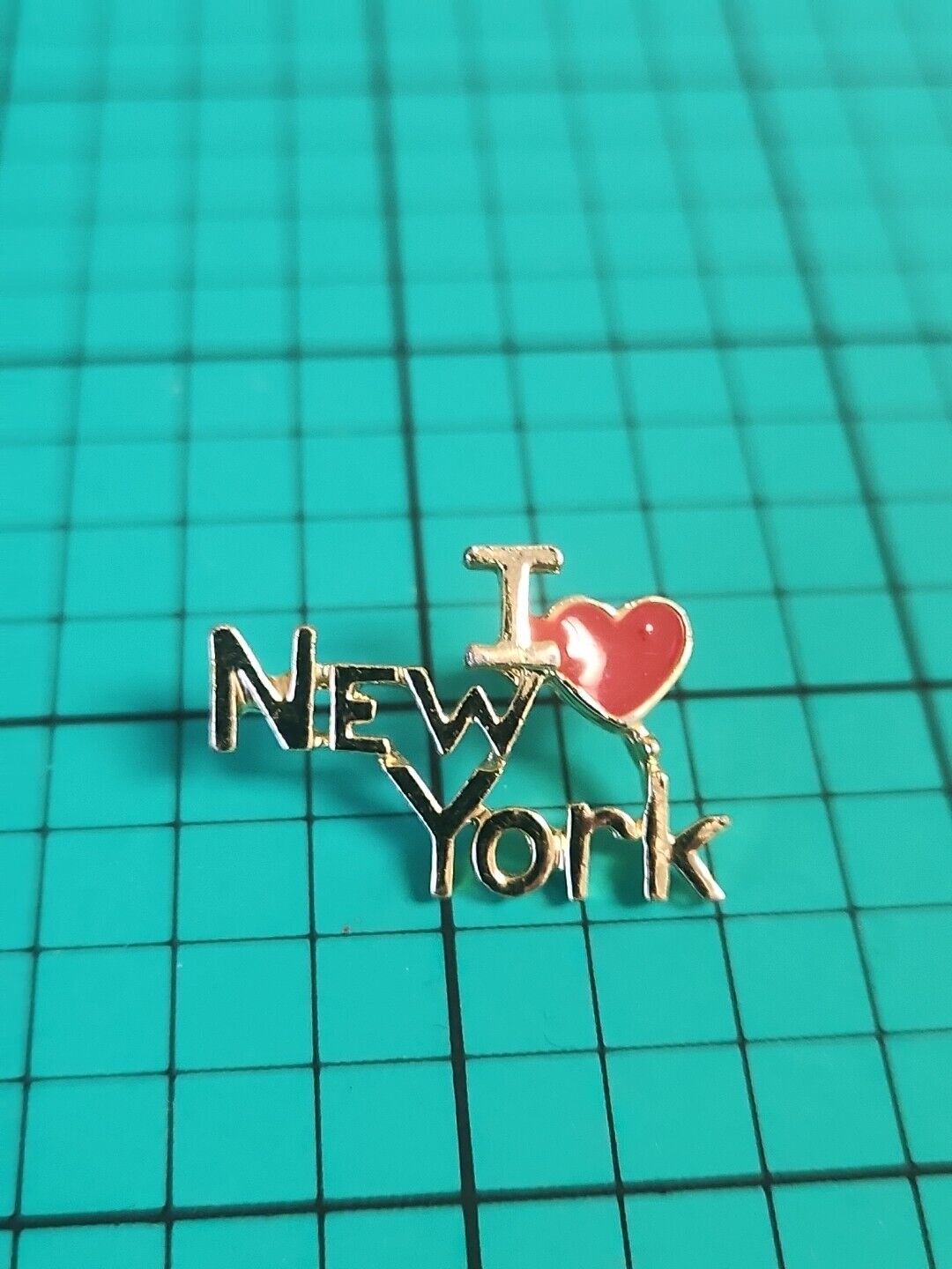 Vintage I ❤️ New York Gold Tone Lapel Pin Hat Pin Tie Tac 