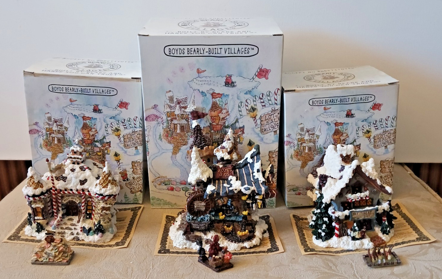 BOYDS BEARLY-BUILT VILLAGES Boyds Town Kringle\'s Village Buildings Lot of 3