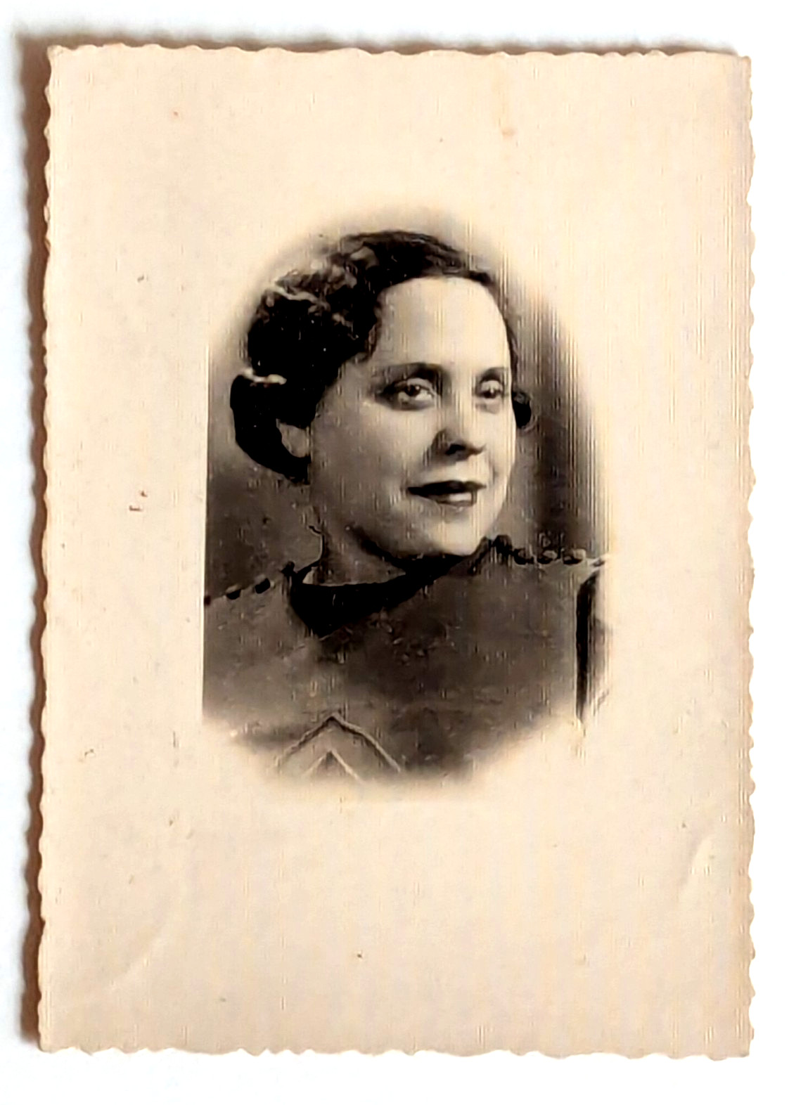 Judaica 1938 Warsaw Poland, Jewish Woman Photo Yiddish on back 3 1/4\'\' x 2 1/4\'\'