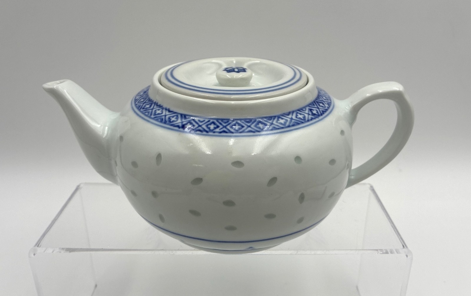 Vintage Jingdezhen Style Chinese Rice Grain Teapot Blue and White 3.5