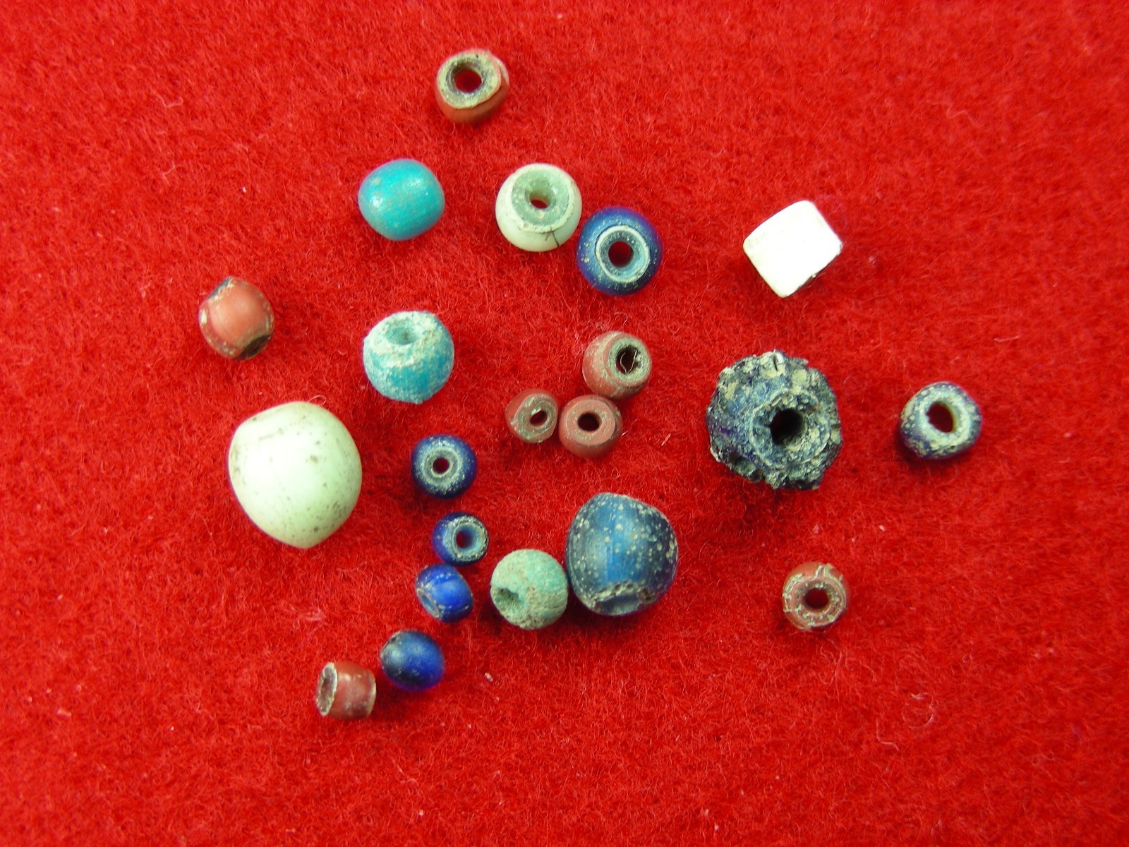 IROQUOIS TRADE BEADS - NEW YORK Authentic Indian Relics