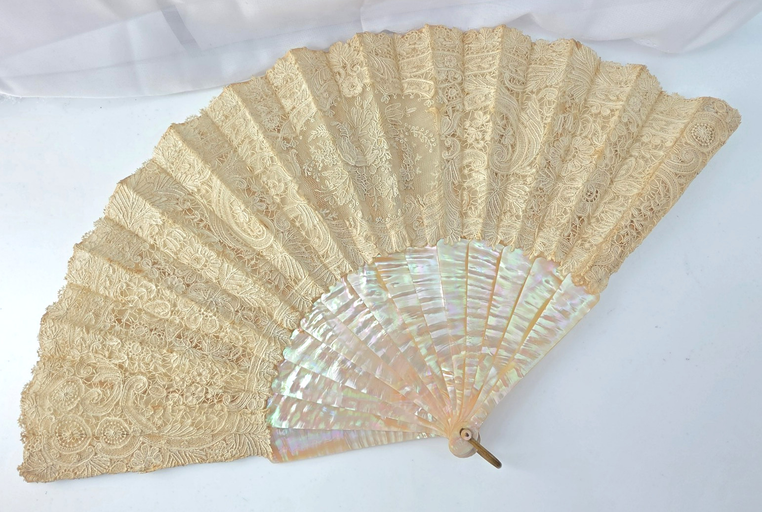 Antique 19c Victorian Mother of Pearl Abalone & Lace Folding Hand Fan 11.25