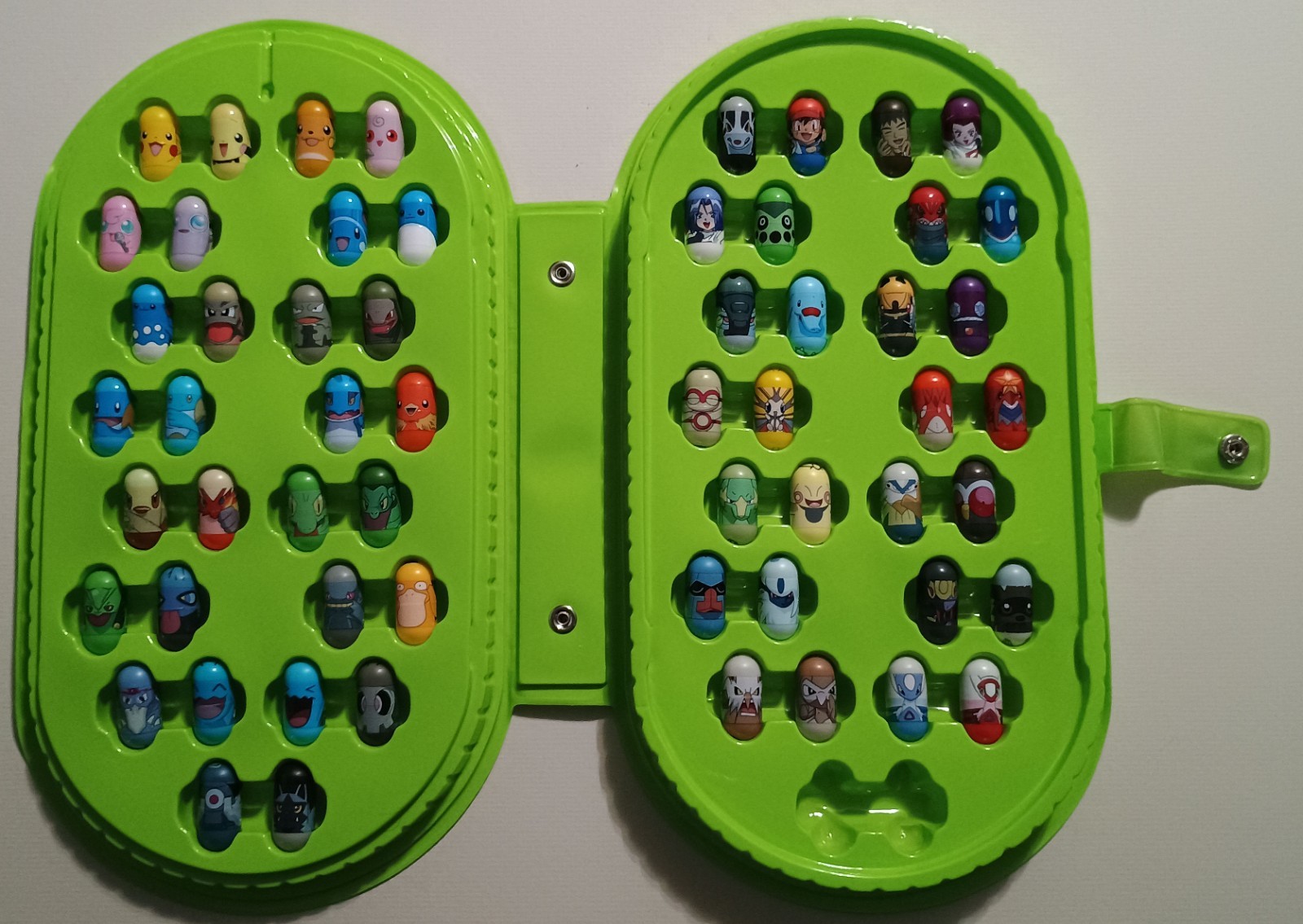 VINTAGE 2004 POKEMON MIGHTY BEANZ COMPLETE SET OF 1-58 IN GREEN COLLECTOR\'S CASE VINTAGE 2004 POKEMON MIGHTY BEANZ COMPLETE SET OF 1-58 IN GREEN COLLECTOR\'S CASE