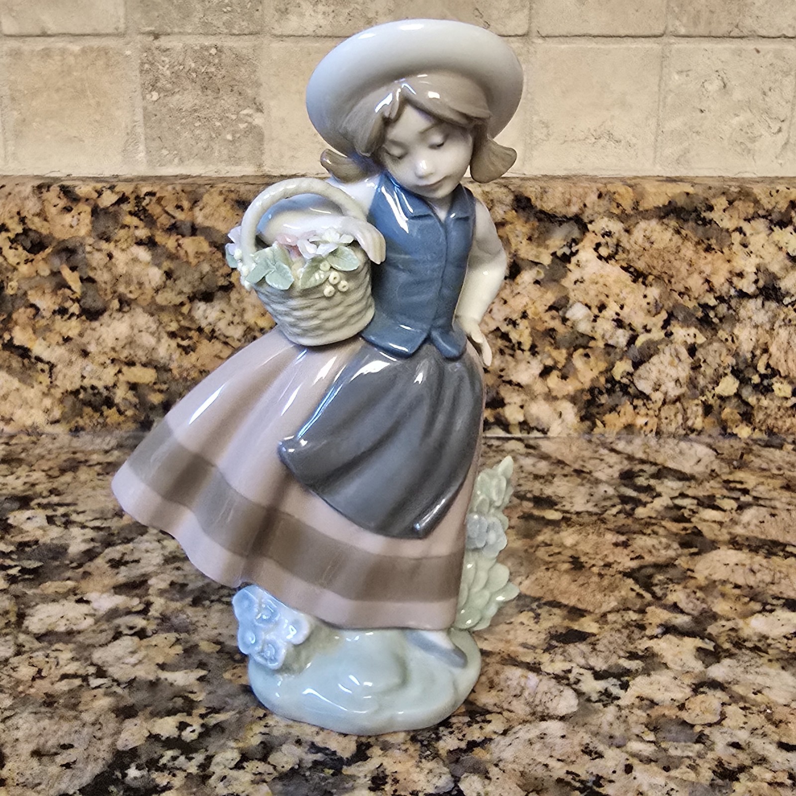 Lladro 'Sweet Scent' #5221 Porcelain Figurine, Made in Spain, 6 1/2