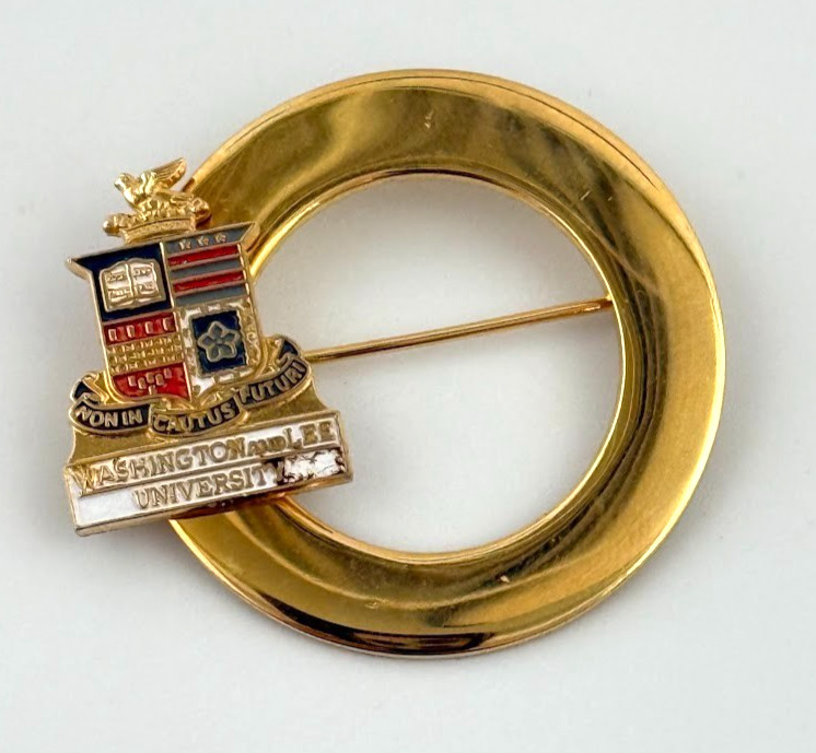 Washington and Lee University Vtg Lapel Pin Crest Circle Brooch Gold Tone Alumni Washington and Lee University Vtg Lapel Pin Crest Circle Brooch Gold Tone Alumni