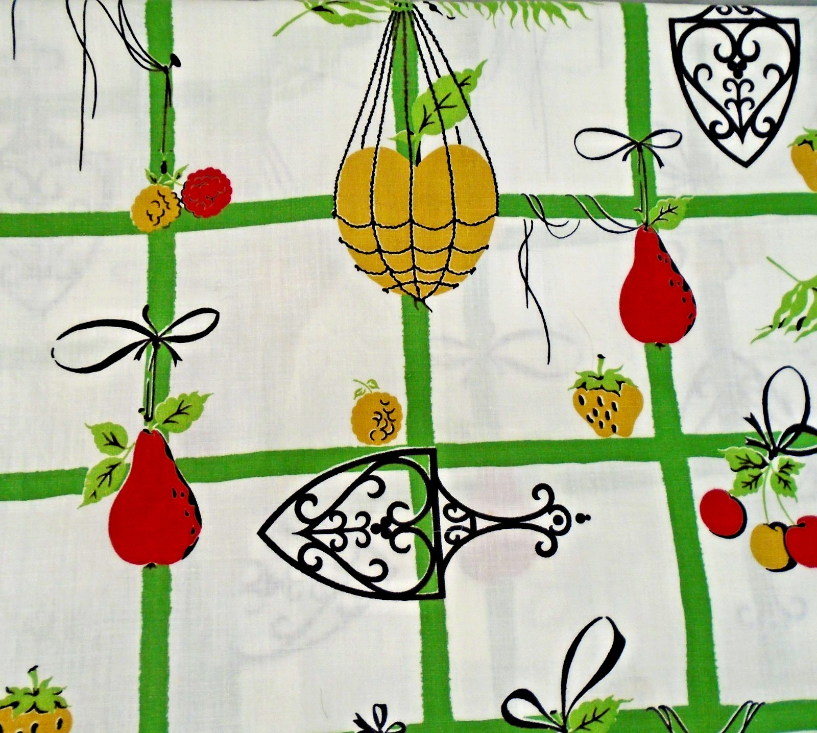 Vintage 1970s Style Kitchen Fruit Hanging Plants Trivets Cotton Fabric 35 x 122\