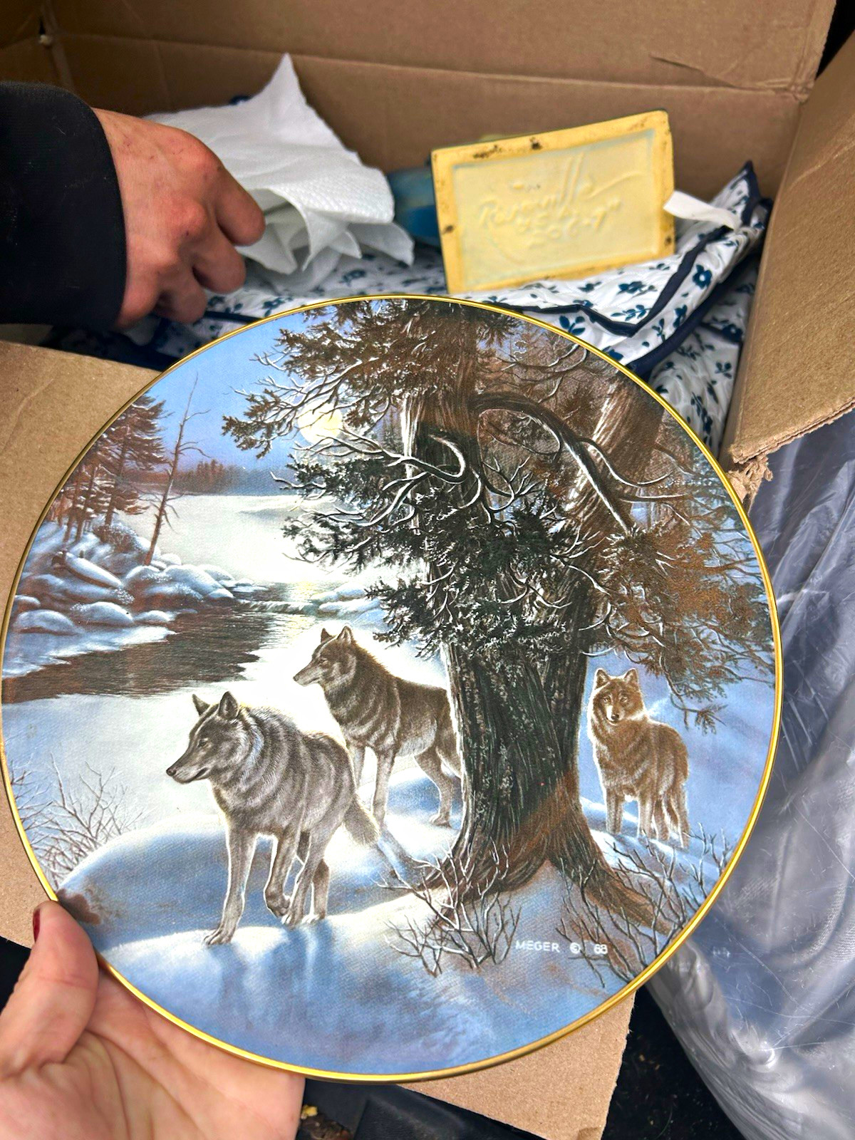 Hadley House Legacy Series Timberwolves Wolf Porcelain Collector Plate