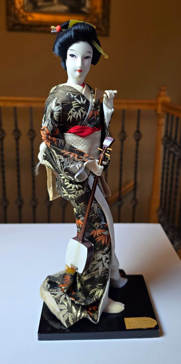 Vintage Nishi & Co. Japanese Geisha Doll Playing Shamisen 14.5\