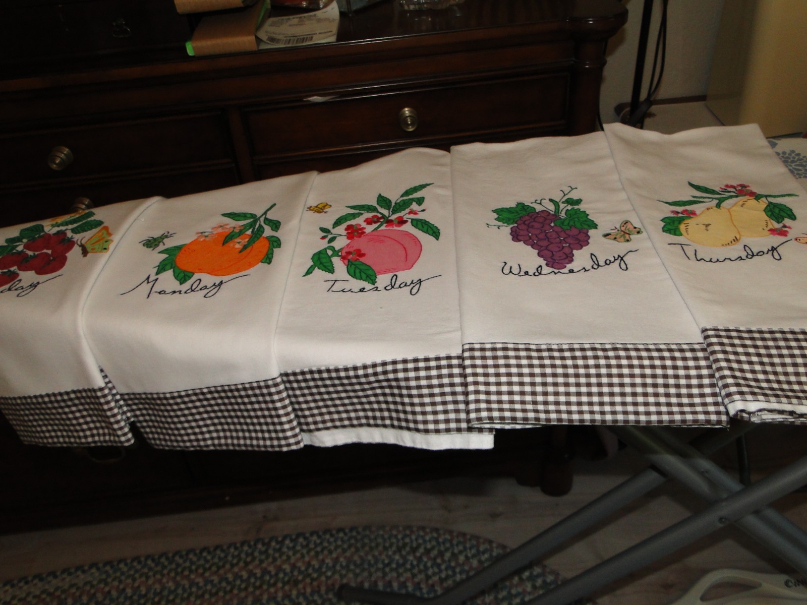 5 Vint LG Flour Sack Kitchen Towels, Embroidery Sun thru Fri, Cut Work, Had Sewn