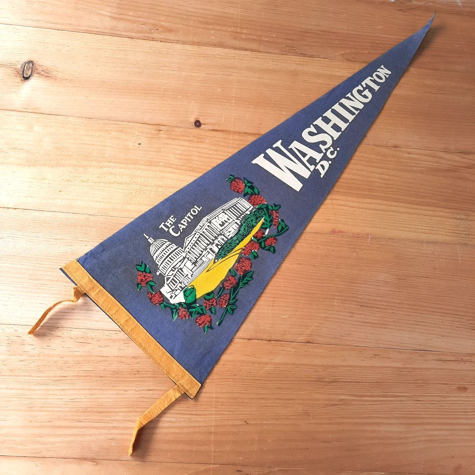 Washington D.C. The Capitol Felt Pennant Souvenir Flag Collectible Vintage