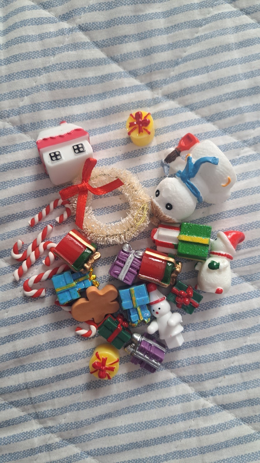 Large Lot Miniature Dollhouse Christmas Lot 1:12 decorations and toys Set: 6 pix