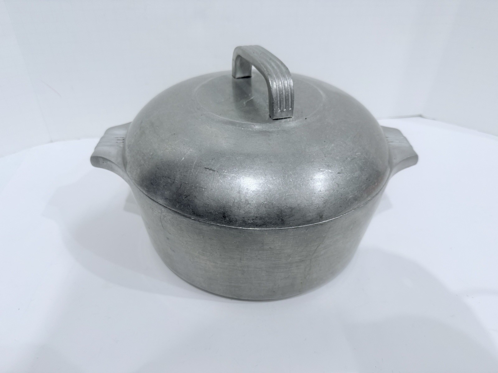VTG 1950’s WAGNER WARE SIDNEY O MAGNALITE 4248-M DUTCH OVEN (A)