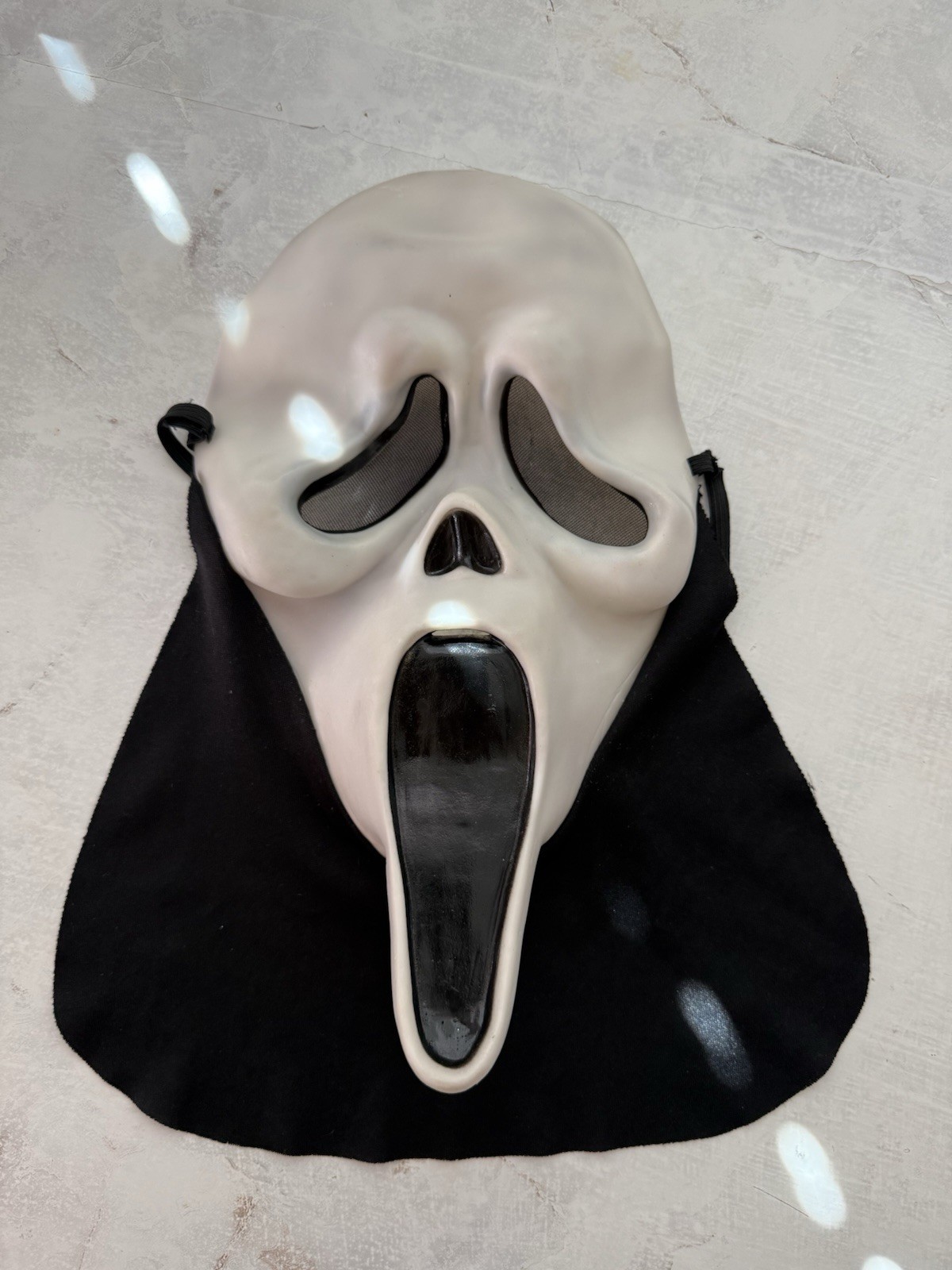 Vintage Scream Fun World DIV Gen 2 Ghost Face Mask with Bib Vintage Scream Fun World DIV Gen 2 Ghost Face Mask with Bib