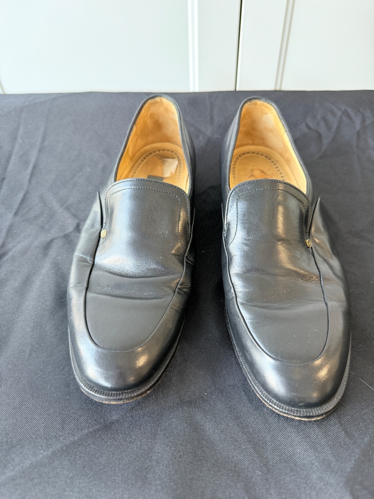 Bally Mens black leather slip on dress shoe size 7 with brand detail