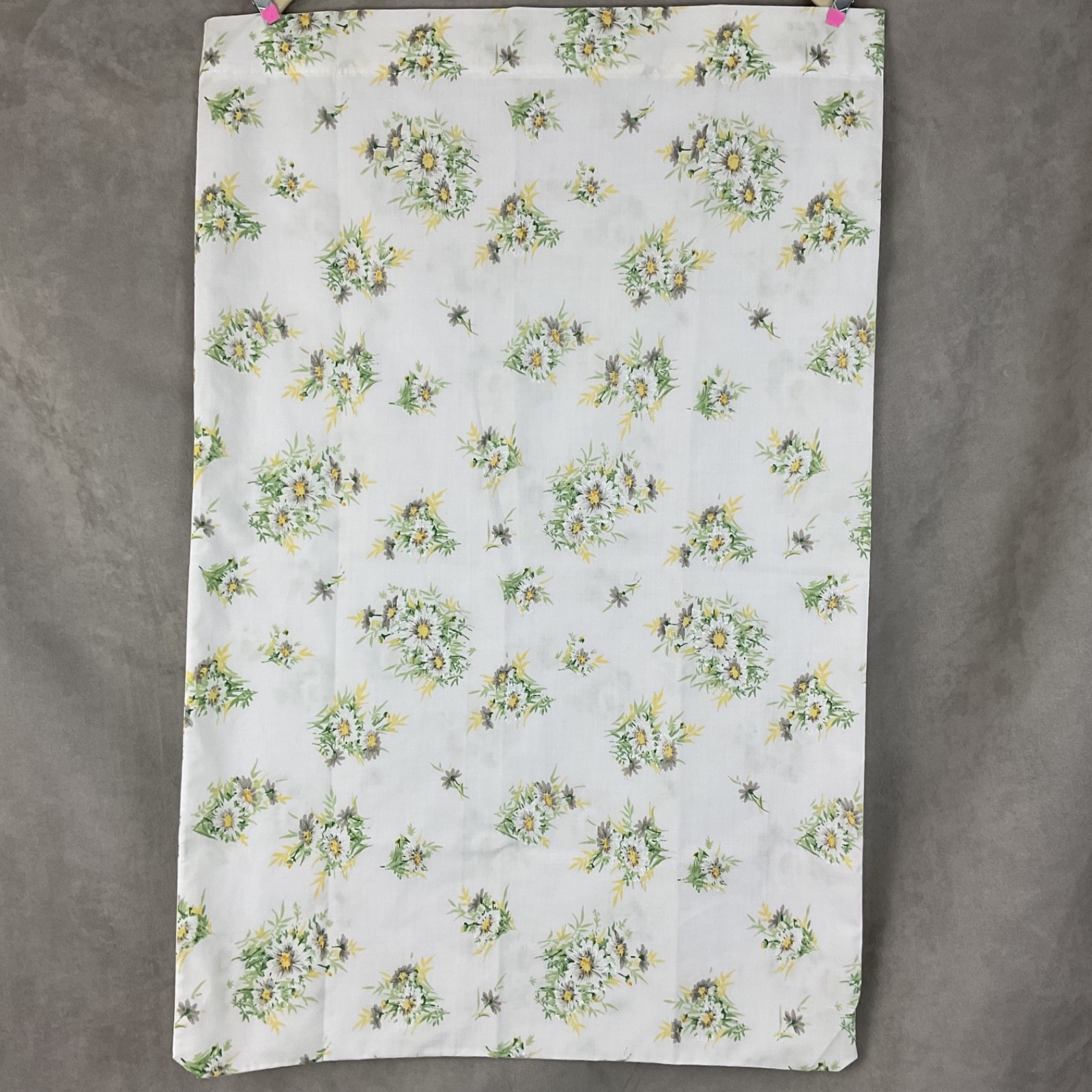 Vintage daisy floral pillowcase set of 2 very clean