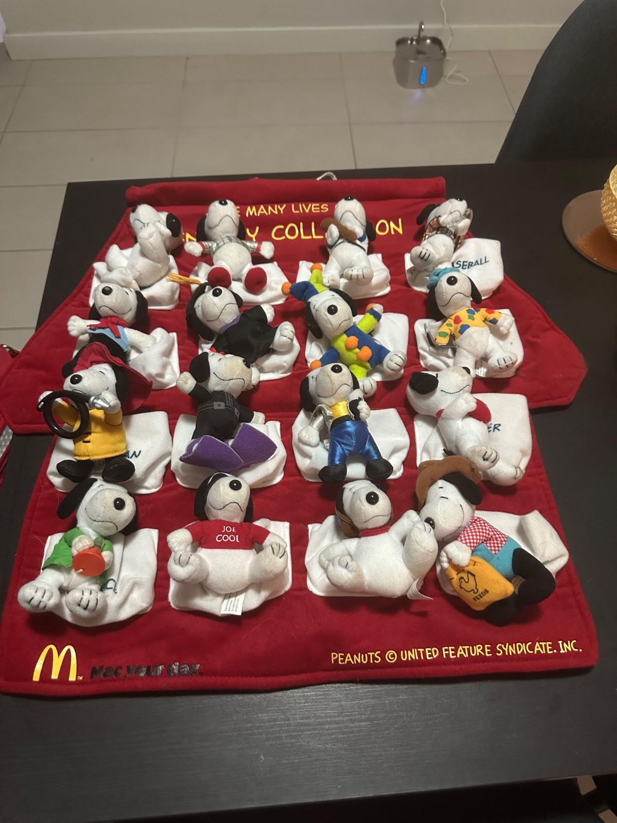 Vintage 2001 snoopy mcdonalds collection full set with mat