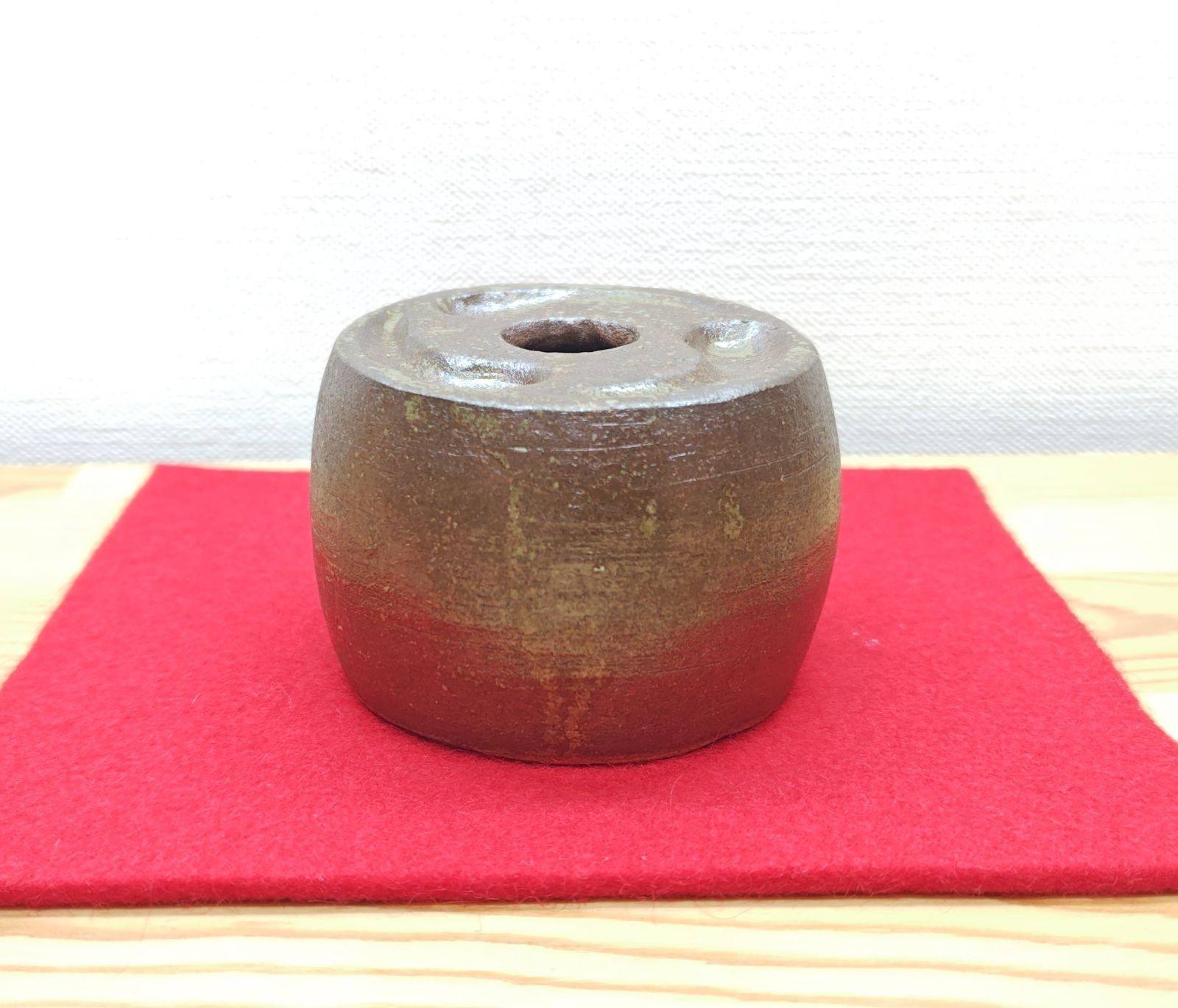 Izumo Ware Tea Lid Holder, Mitsu Tomoe Crest, Nagaoka Kuuken, Antique