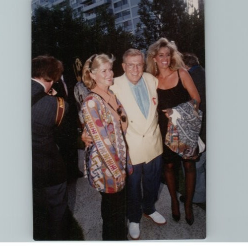 Jerry Van Dyke With Wife and Daughter Candid Photo 4.875 x 3.5