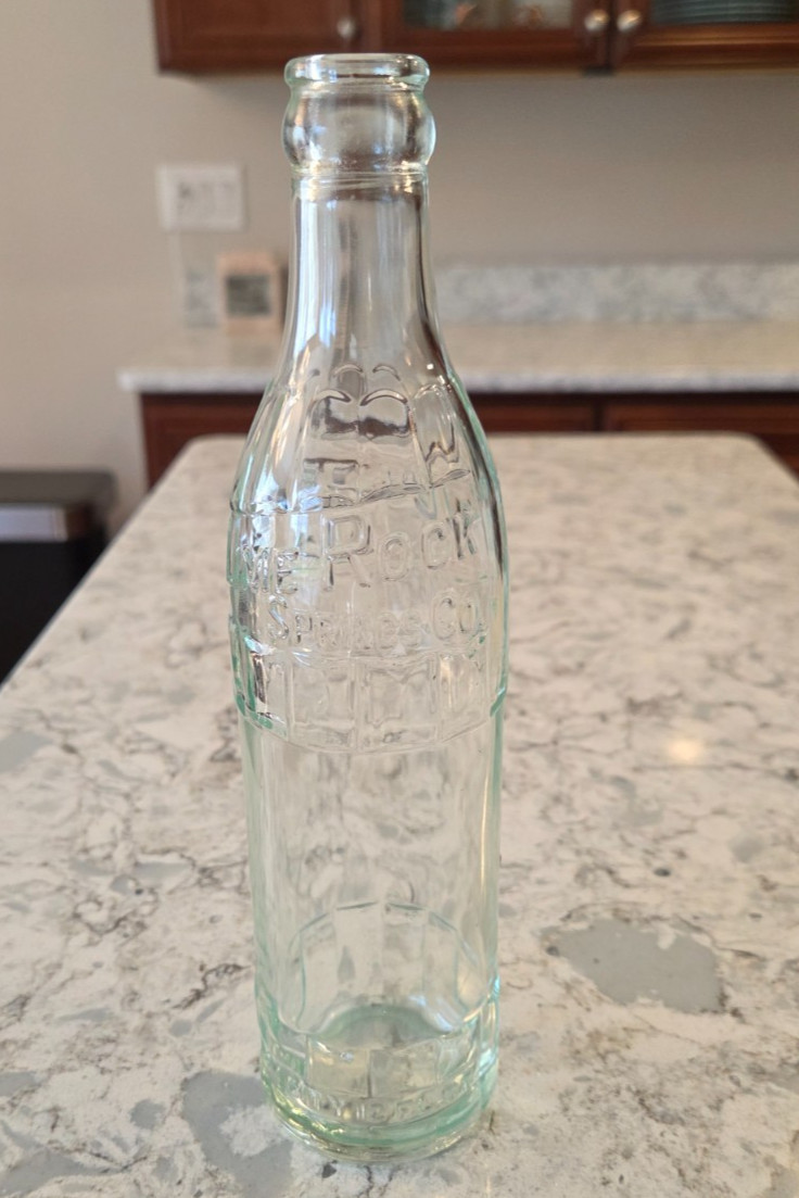 Vintage Lime Rock Springs Co Soda Pop Bottle Dubuque Iowa Embossed 12oz RARE