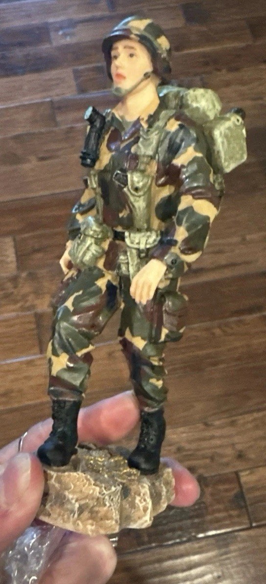 VANMARK American Heroes Figurine Another Morning Stroll 2000 VANMARK American Heroes Figurine Another Morning Stroll 2000