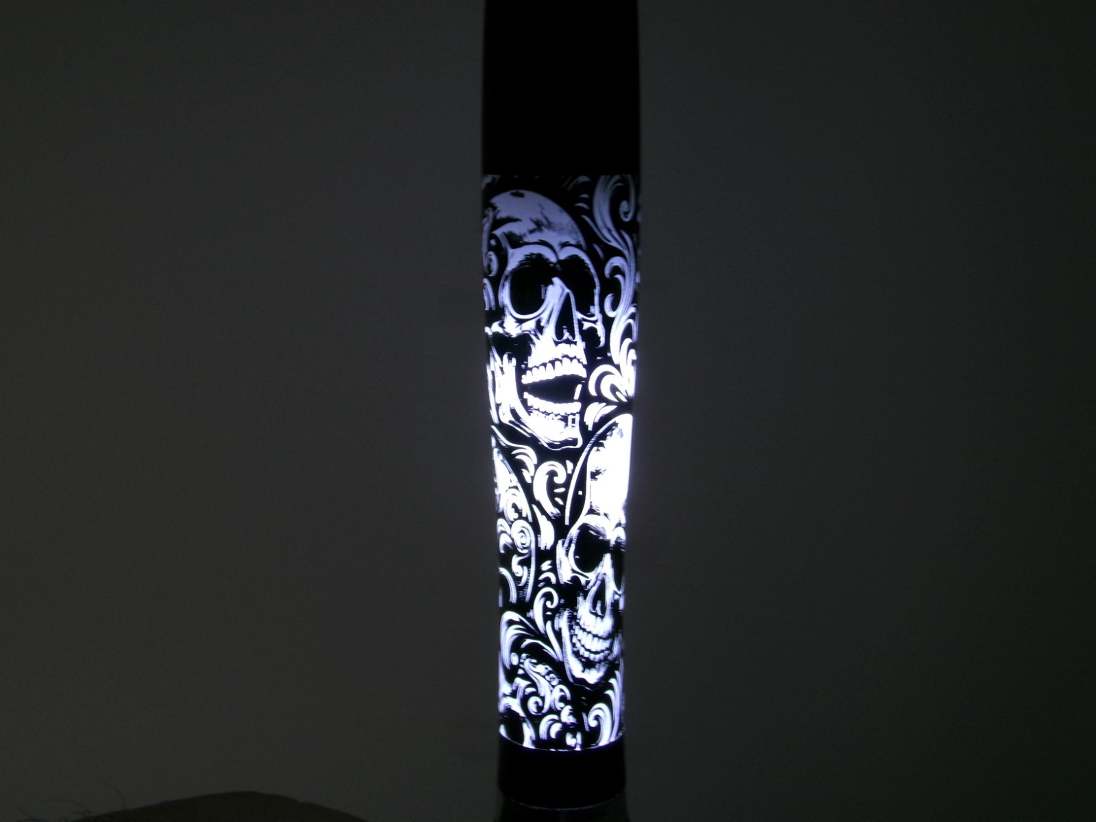 Skulls with scroll design lighted ink pen