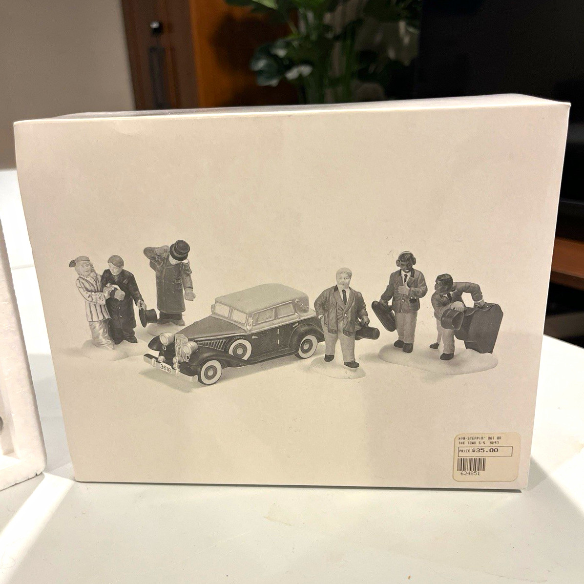 Department 56 Heritage Village Steppin\' Out on the Town Set of 5 Porcelain Boxed