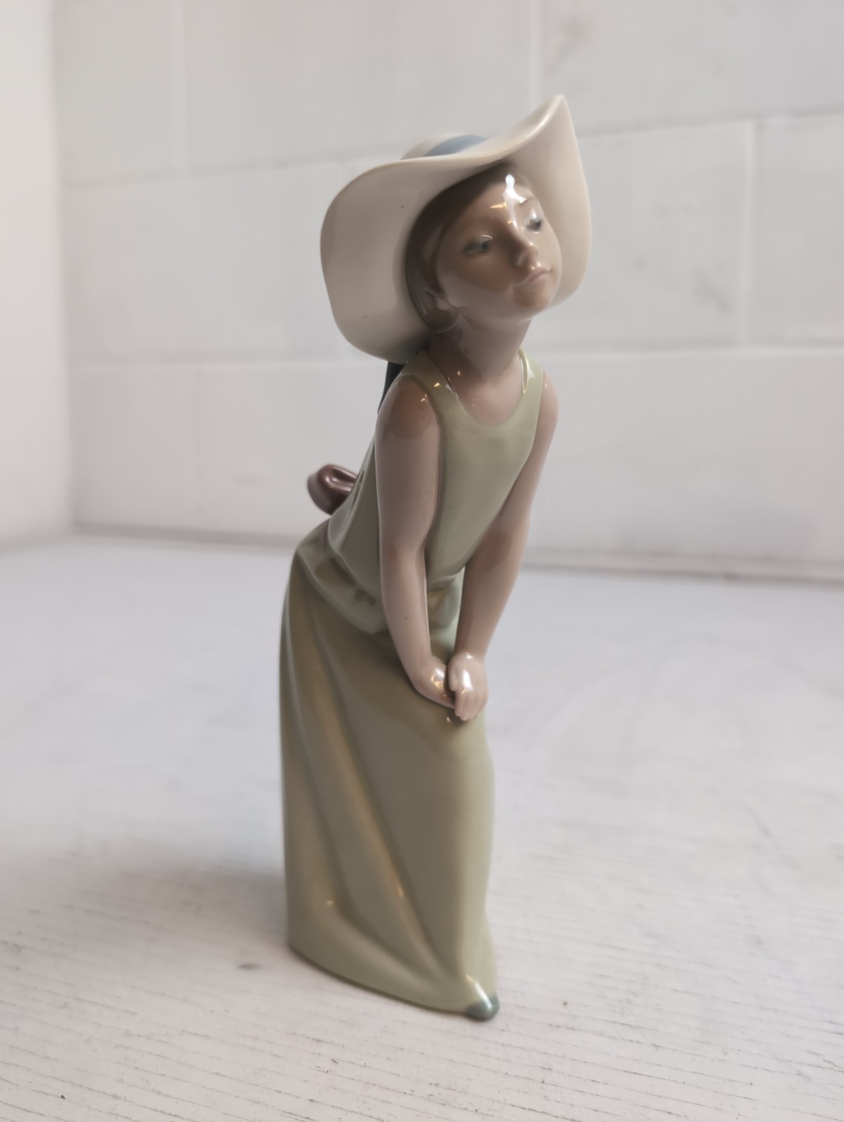 Vintage Lladro Glossy Pamela Curiosa Figurine 8.75\