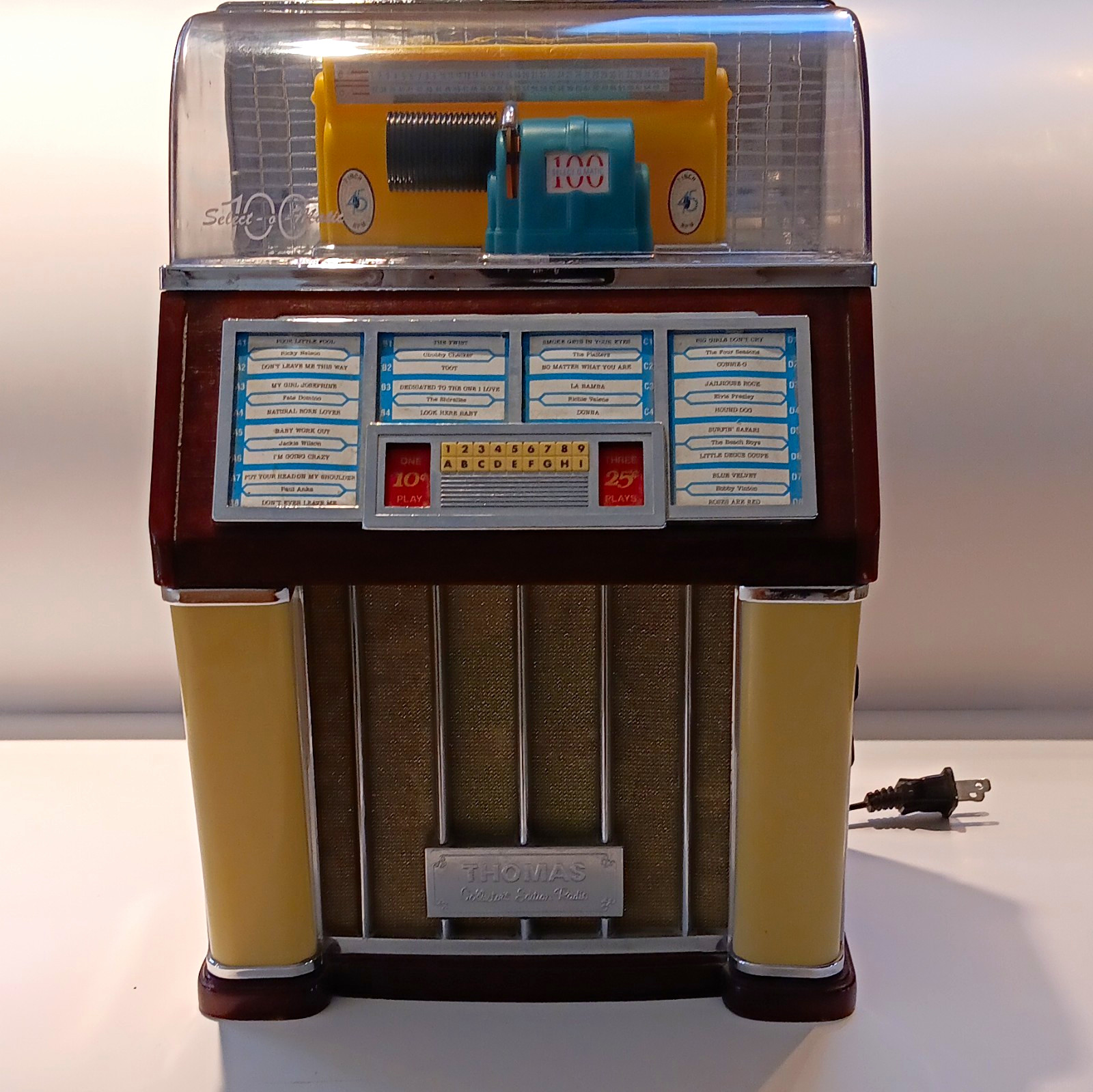 Thomas Collector\'s Edition Radio  Juke Box