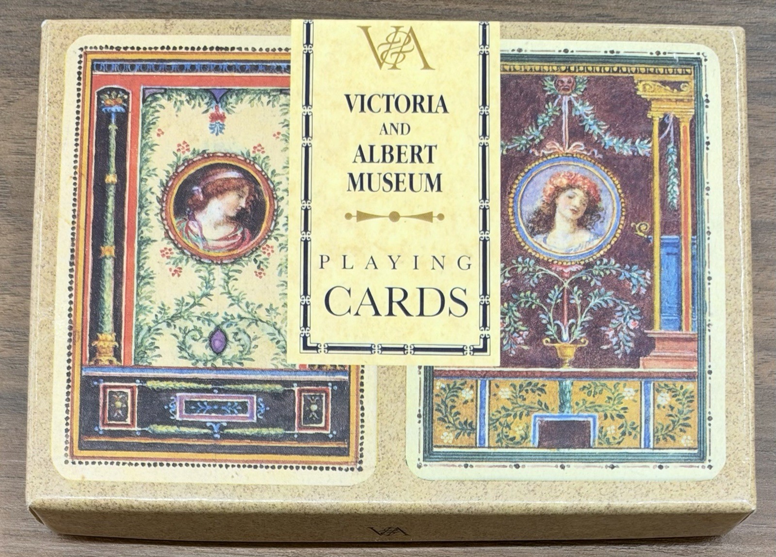 VICTORIA AND ALBERT MUSEUM PLAYING CARDS