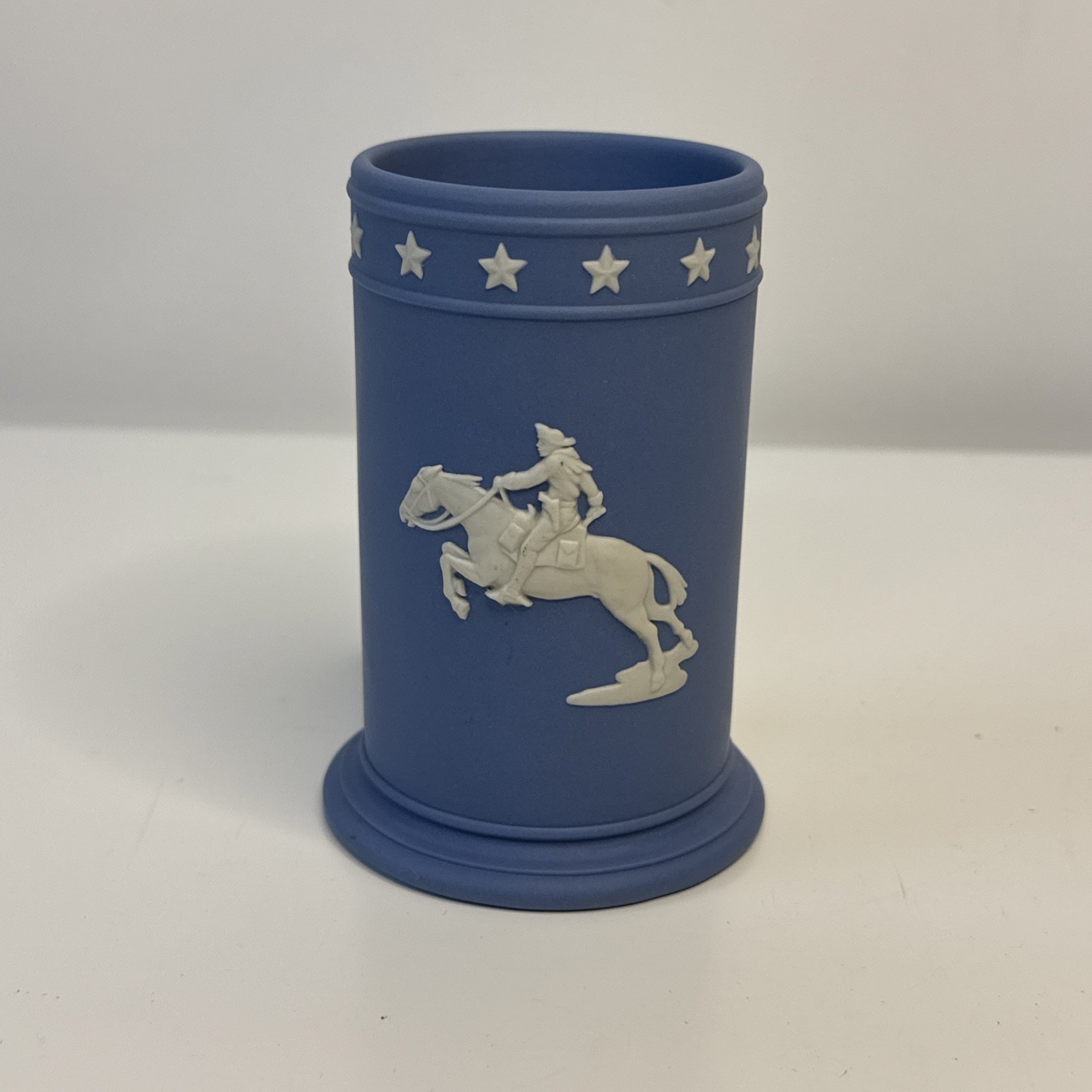 RARE VTG Wedgwood Pale Blue Jasperware Patriot Spill Vase Horseman Stars 4