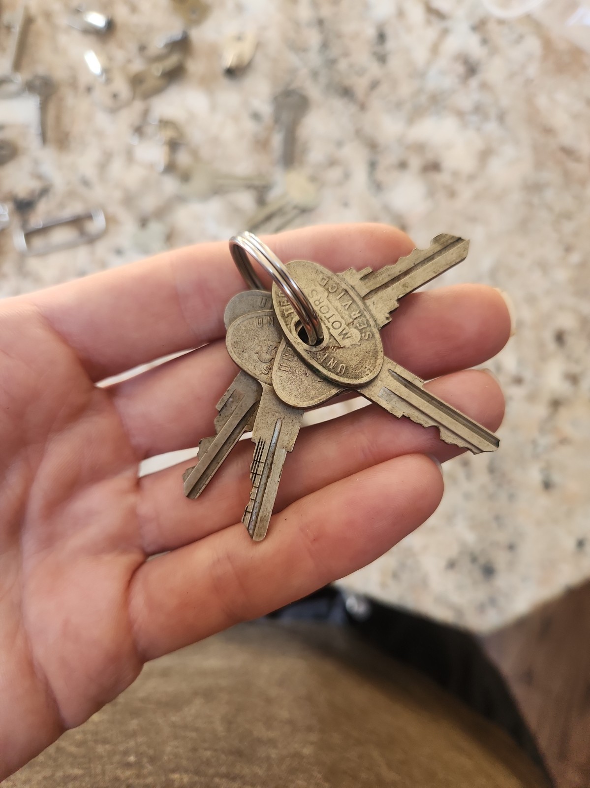 4 Vtg 1920s - 1930s UNITED MOTORS SERVICE Automobile Keys Matching Set Car