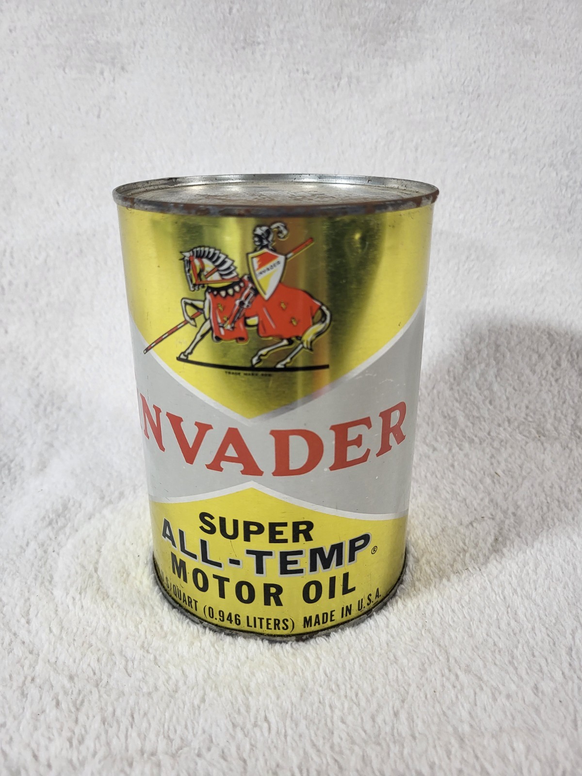 Vintage Invader Super All-Temp 1 Quart Motor Oil Can Knight Logo Philly Metal