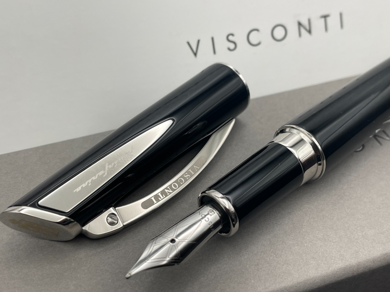 Visconti Italy Pininfarina XL Black & Steel Fountain Pen Broad Nib $395 New Visconti Italy Pininfarina XL Black & Steel Fountain Pen Broad Nib $395 New