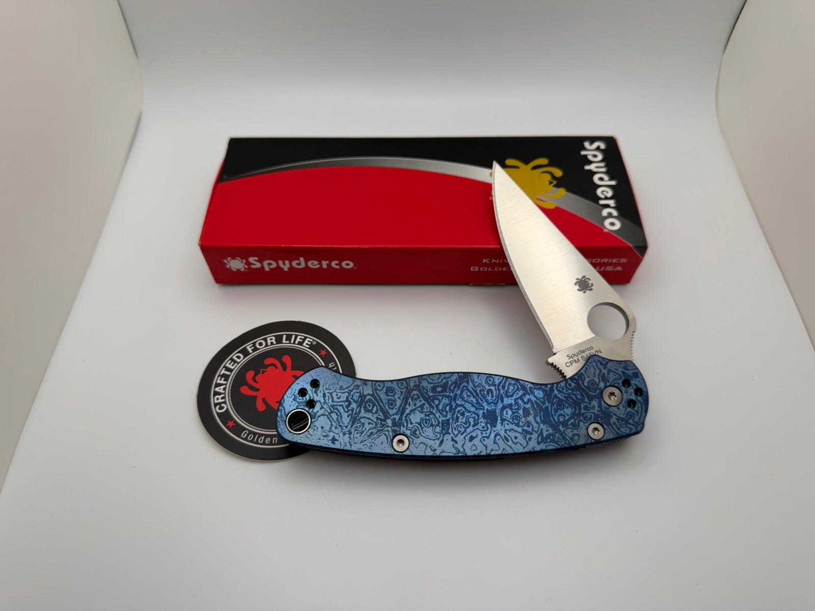 Spyderco Paramilitary 2 Folding Knife, Rare Titanium Custom Engraved Scales