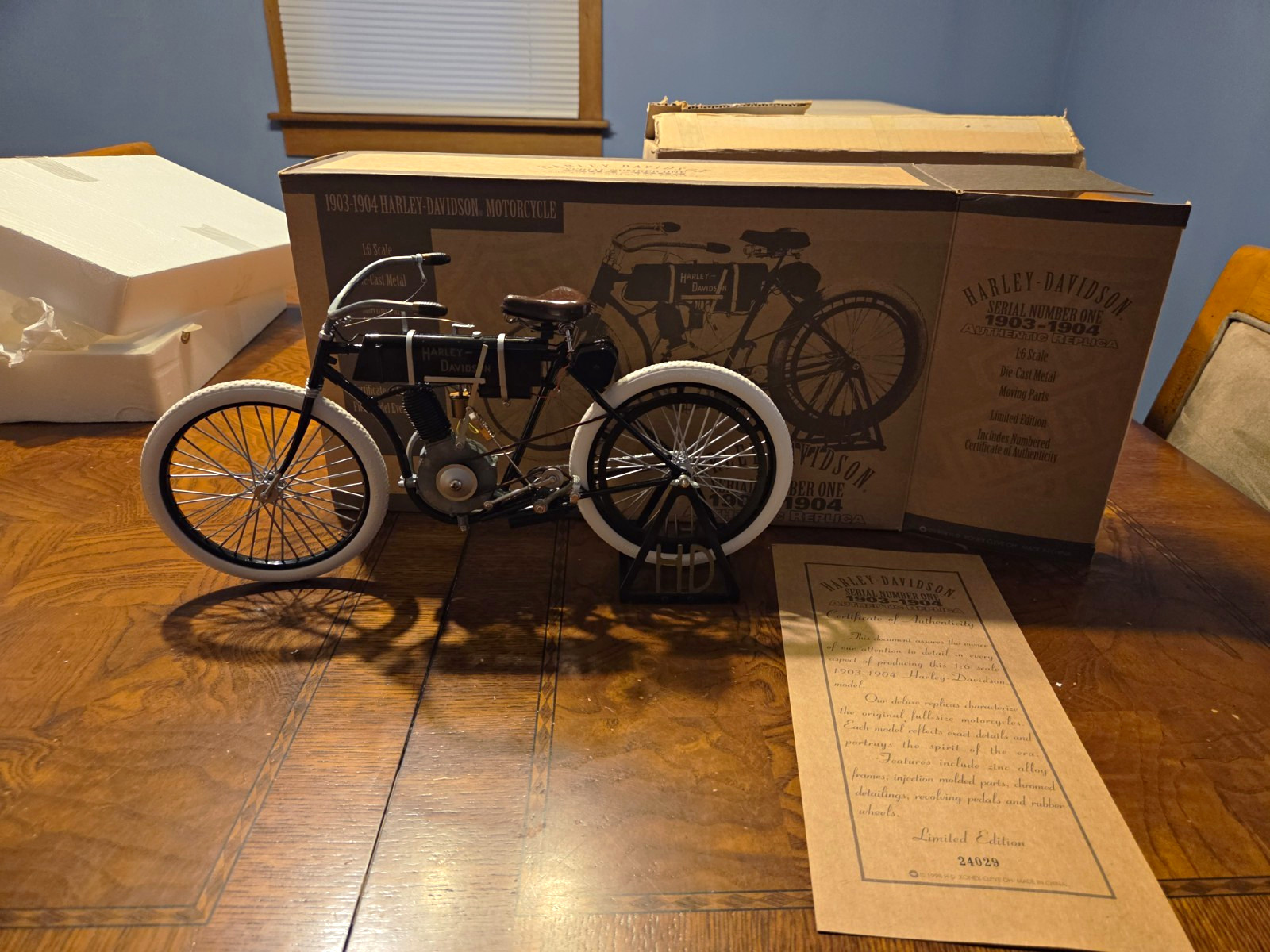 Harley-Davidson 1903-1904 Serial Number One 1:6 Die-Cast Model M10454 Harley-Davidson 1903-1904 Serial Number One 1:6 Die-Cast Model M10454