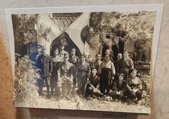 ANTIQUE/VTG PHOTO OF JAPANESE SOLDIERS & CIVILIANS EARLY TO MID 1900s
