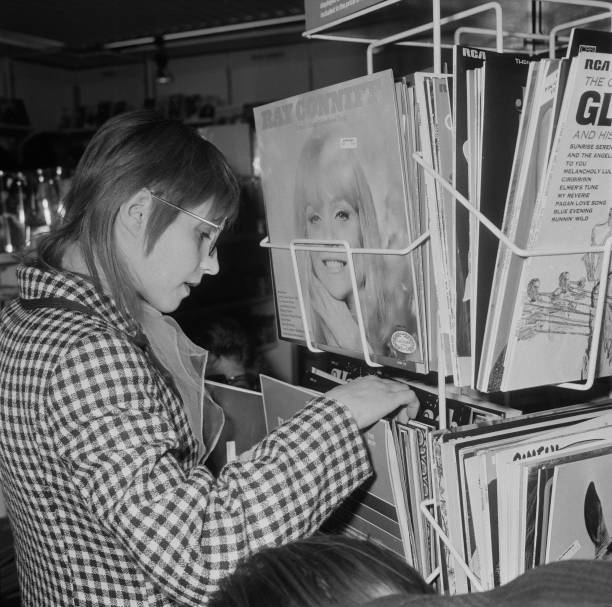 Belarusian Gymnast Olga Korbut At Heathrow Airport 1973 OLD PHOTO