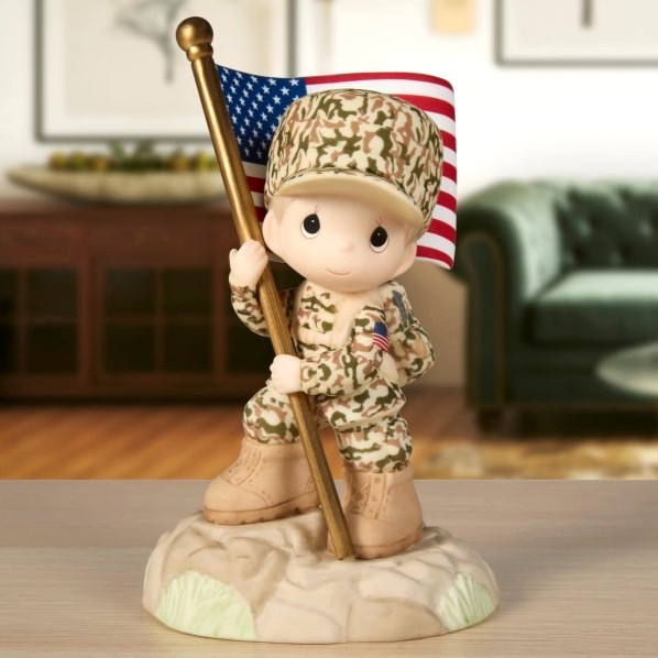 ❦ New PRECIOUS MOMENTS Figurine U.S. ARMY MILITARY SOLDIER American Flag Statue