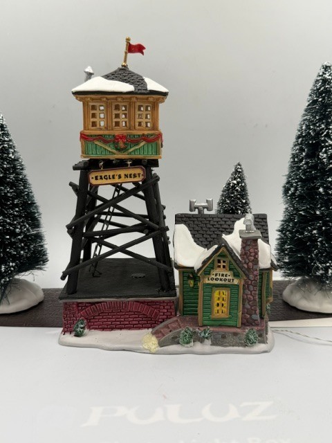 Lemax Eagle’s Nest Fire Lookout 2002 Village Collection 24818A Works With Box