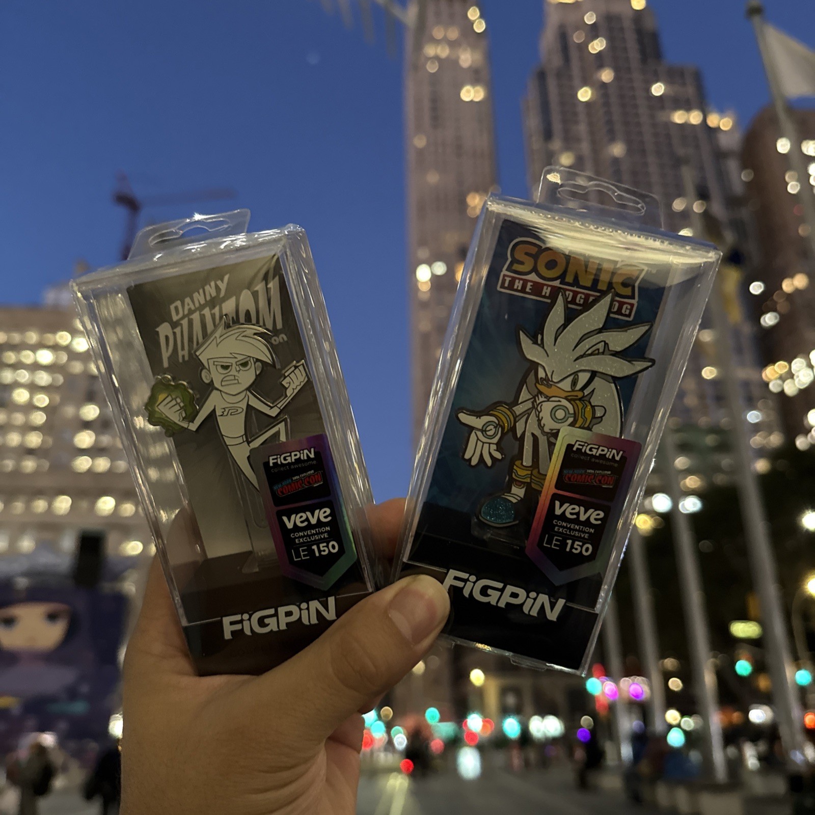 NYCC 2026 Ve Ve EXCLUSIVE FiGPiN - GLOW DANNY PHANTOM AND GLITTER SILVER LE 150 NYCC 2026 Ve Ve EXCLUSIVE FiGPiN - GLOW DANNY PHANTOM AND GLITTER SILVER LE 150