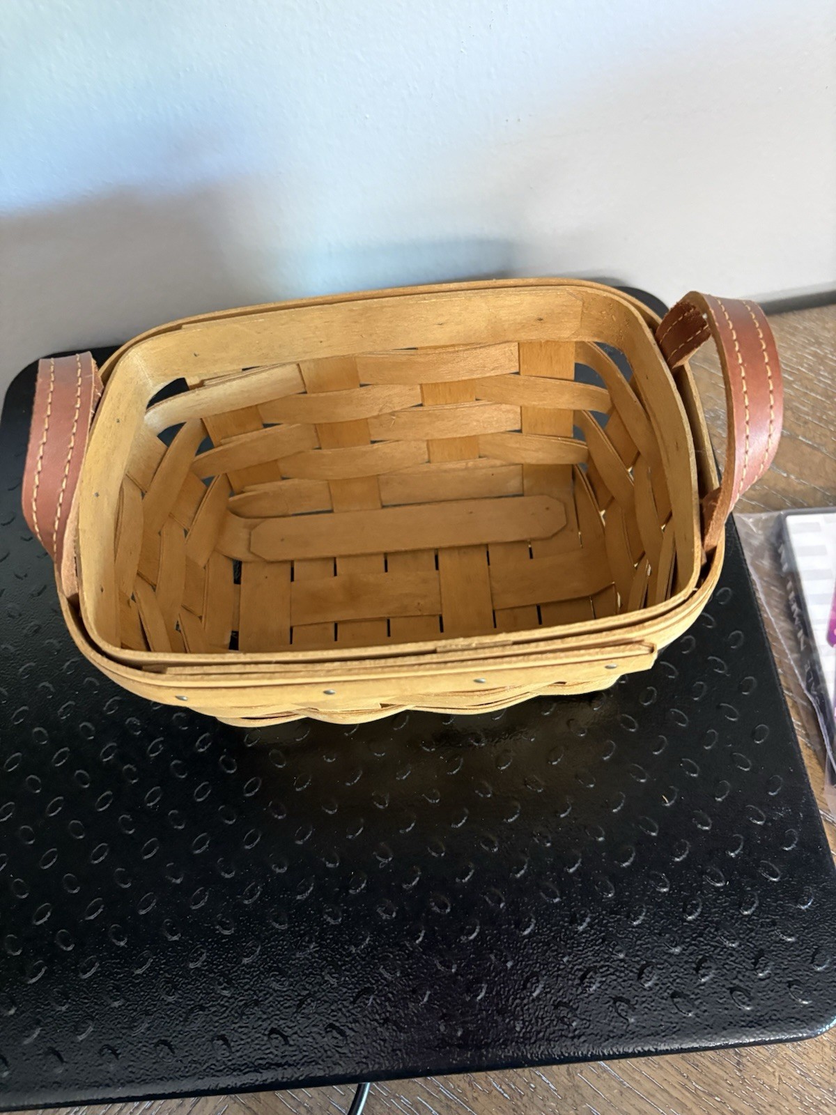 VTG 2005 Longenberger Basket W/Leather Handles VTG 2005 Longenberger Basket W/Leather Handles