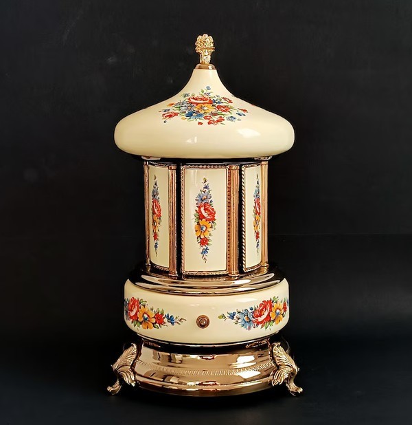 FINE ITALIAN MUSIC CAROUSEL WITH MECHANISED MOVING CIGARETTE DISPENSER