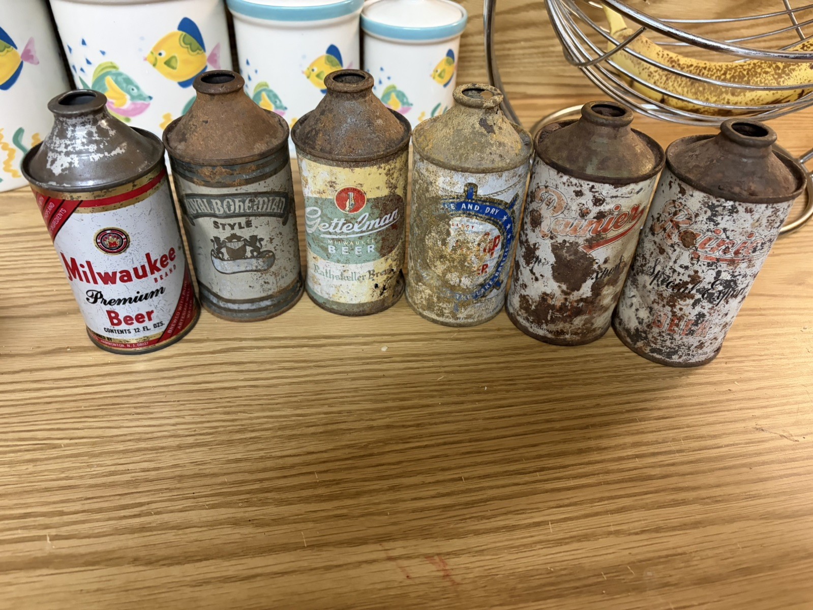 lot of vintage beer cans. 6  cone tops. Milwaukee replica , gettelman Rainer 