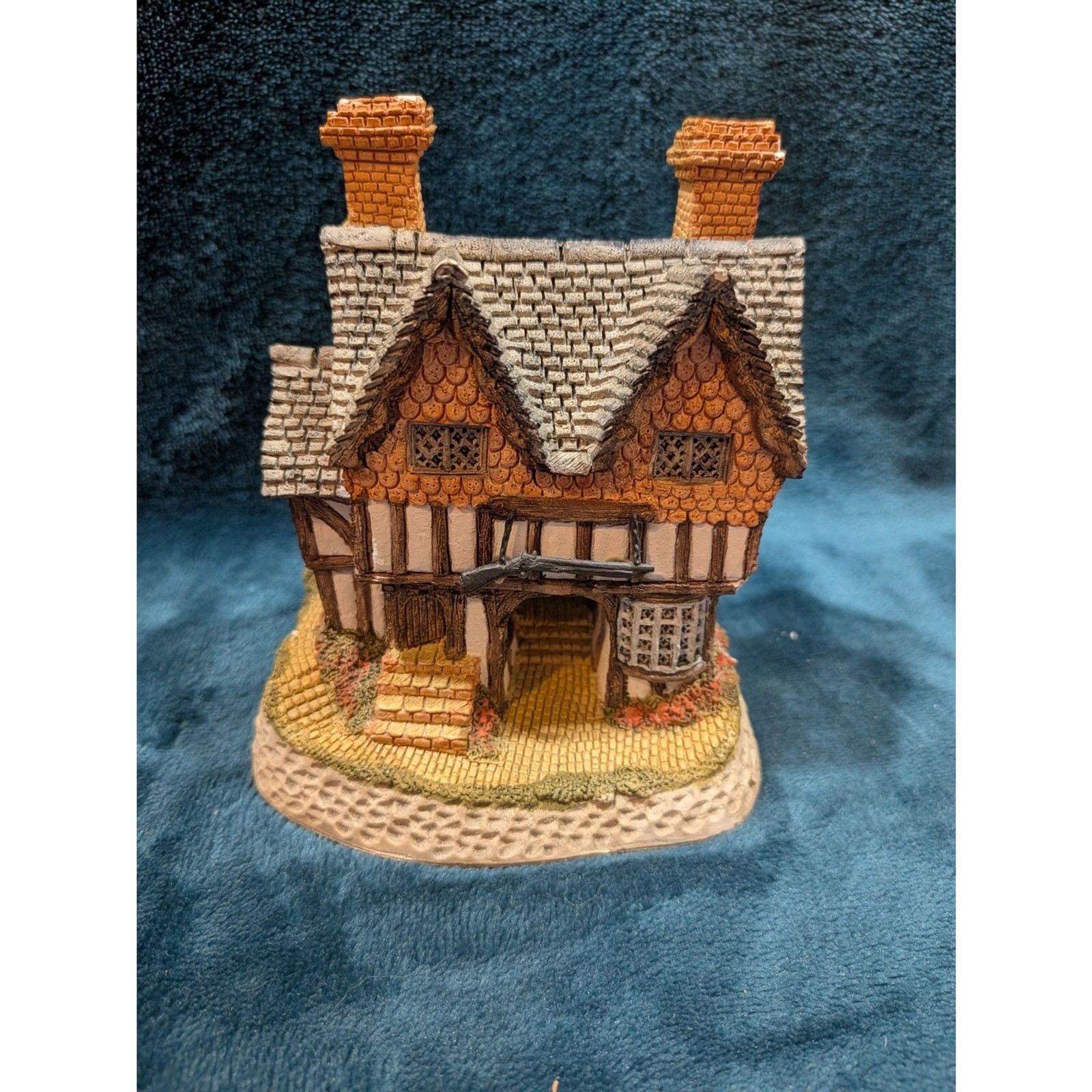 David Winter Gunsmiths Cottage 1987 The Midlands Collection Vintage Christmas