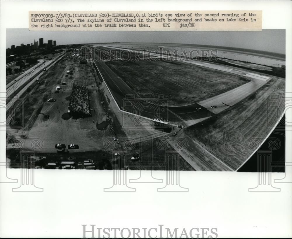 1983 Press Photo Cleveland 500 auto race with city skyline in background