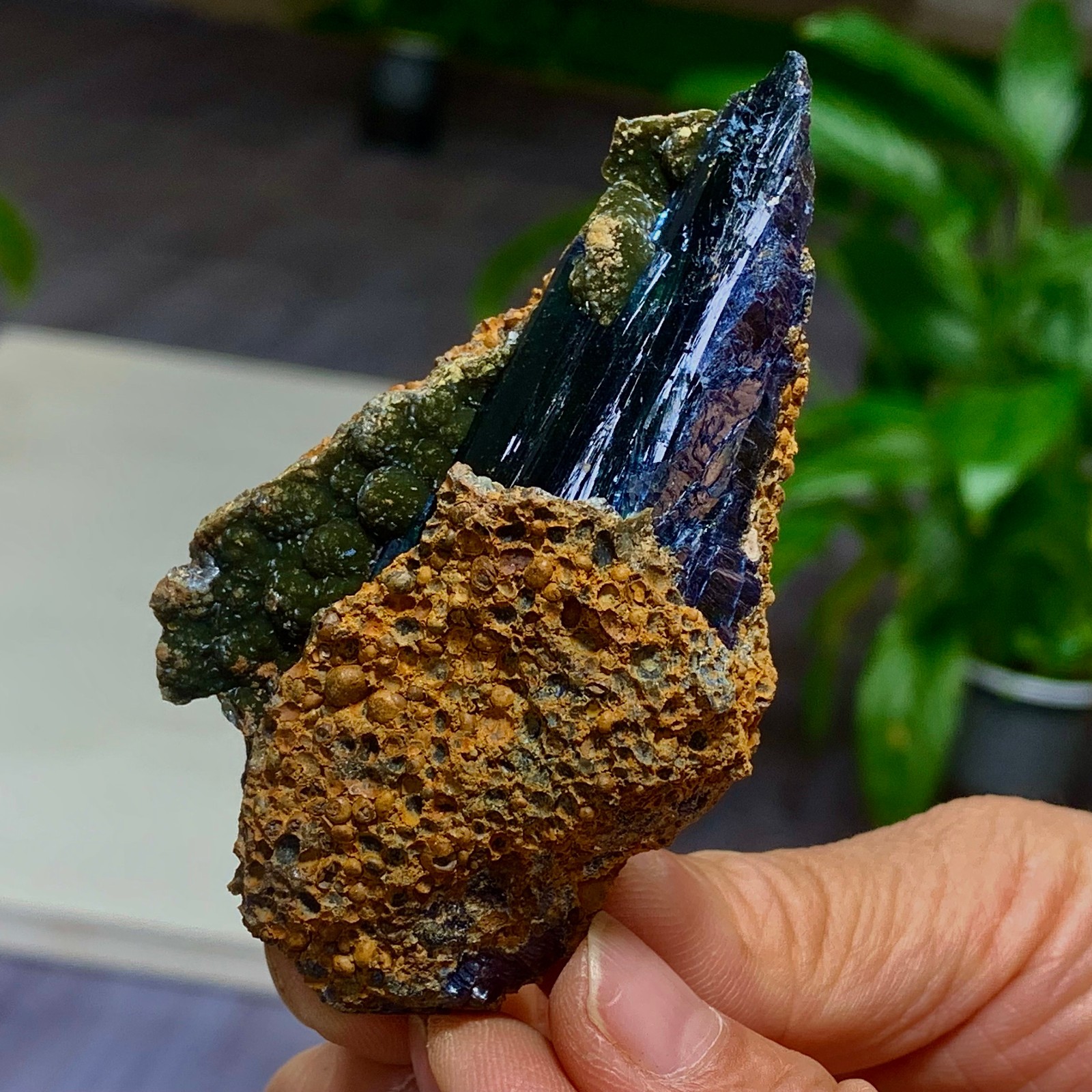 84G Natural Vivianite ludlamite Quartz Crystal Mineral Samples /Brazil