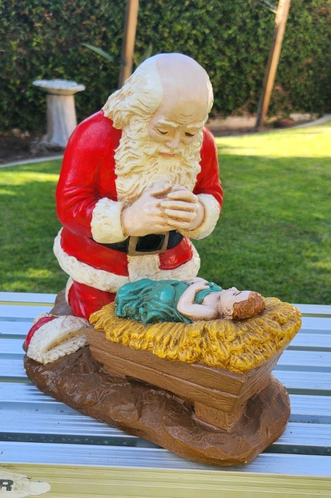 Vtg. 1976 RP Gauer Kneeling Santa Claus Praying Over Baby Jesus Figurine Signed