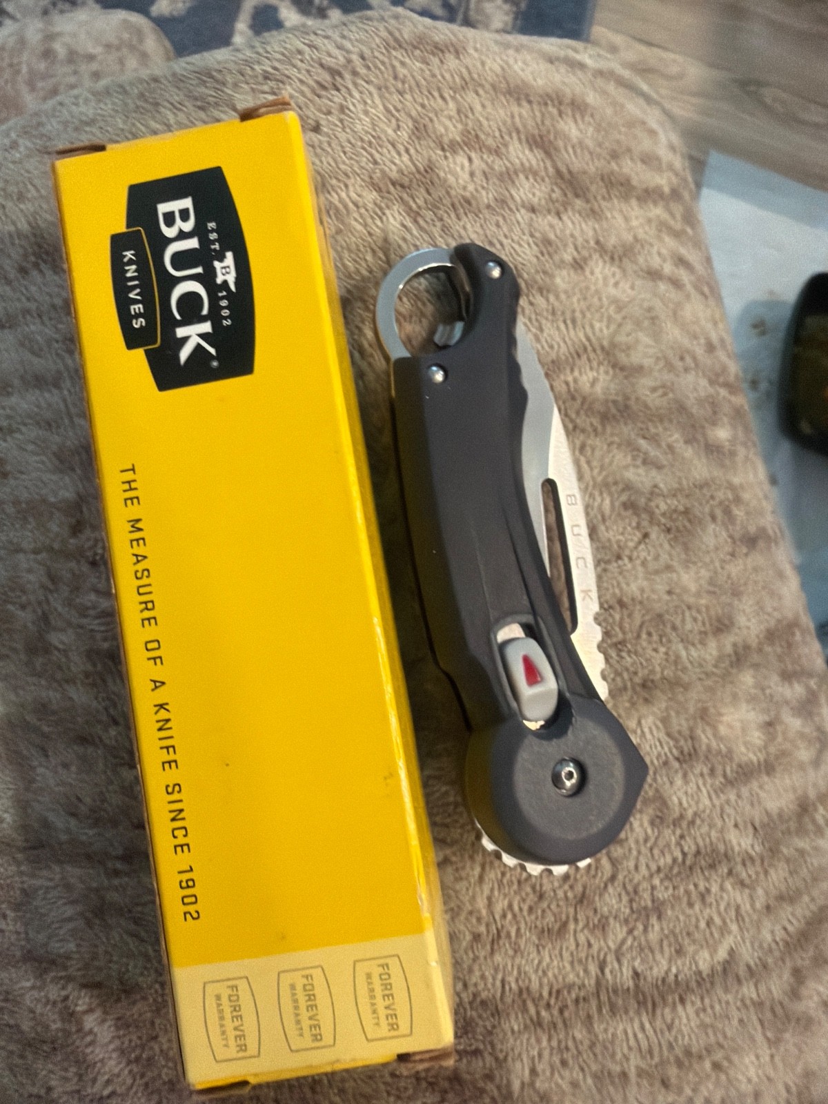 DISCONTINUED VINTAGE BUCK  KNIFE NEW OLD STOCK